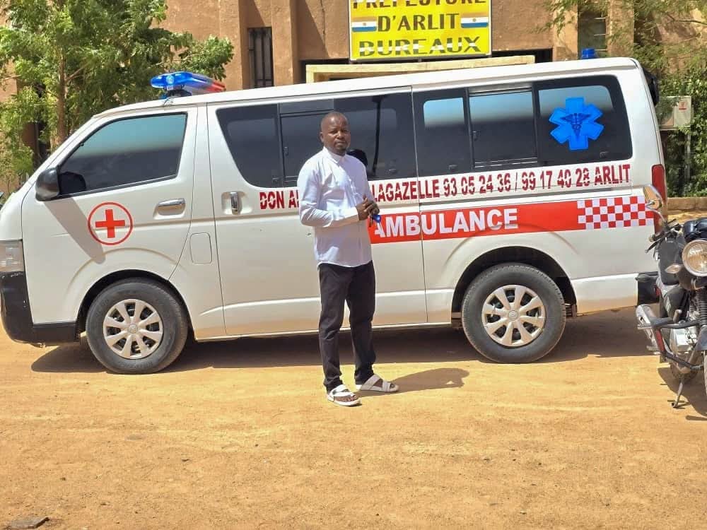 Don d'ambulance au district sanitaire D'Arlit